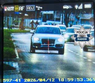 Młoda kobieta za bardzo rozpędziła swoje audi na ul. Maratońskiej w Radomiu