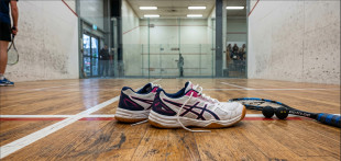 Buty do squasha – jak wybrać i czy warto postawić na Asics Upcourt?