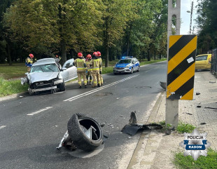 Kierowca Audi wjechał w słup na ul. Kwiatkowskiego