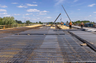 Dobre tempo prac przy budowie wiaduktu i kolejnego etapu trasy N-S