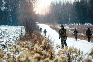 Zasadzki, maskowanie, strzelanie i nie tylko. Zimowe szkolenie żołnierzy WOT [FOTO]