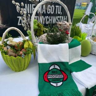Radomiak kontynuuje wielkanocne spotkania z kibicami. W sobotę święcenie pokarmów na stadionie