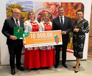 Ponad 7,6 mln zł na inwestycje sportowe i dla kół gospodyń wiejskich w regionie radomskim