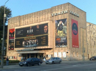 Czytanie dramatu w teatrze