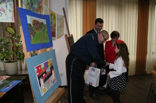Policjanci w konkursowym jury