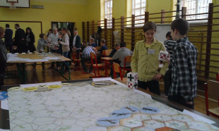 Tak się teraz uczy historii [ZDJĘCIA]
