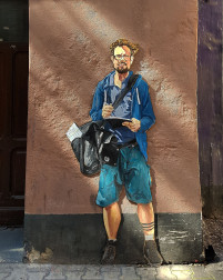 Jedna z prac Żbika na murze kamienicy we Wrocławiu