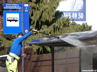 W całym Radomiu rozpoczęło się wiosenne czyszczenie wiat przystankowych [FOTO]