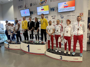 Daniel Kossowski na trzecim stopniu podium (pierwszy z lewej)