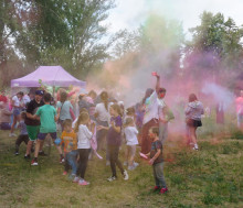 Letni Festiwal Zabawy oraz Holi Święto Kolorów. 