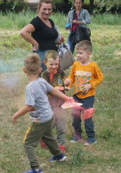 Letni Festiwal Zabawy oraz Holi Święto Kolorów. 