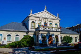 Malują, rysują i lepią emocje. Wernisaż wystawy „Trzy Perspektywy” w Resursie