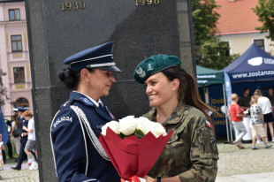 Święto Policji w Radomiu. Były kwiaty, odznaczenia i awanse