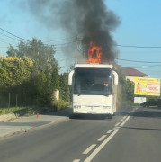 Płonący autobus w Laskach