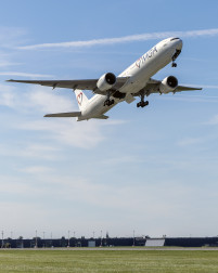 Boeing 777-300ER należący do Mavi Gök Airlines był pierwszym samolotem tego typu obsłużonym na Lotni