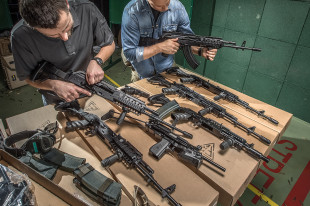 Pracownicy Fabryki Broni 