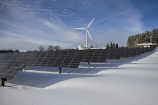 Przyszłość Energetyki: Jak Automatyzacja Rewolucjonizuje Sektor Odnawialnych Źródeł Energii?
