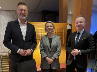 Od lewej: Krzysztof Blau,  Dominika Dębska-Cieślik, Emil Jaskulski