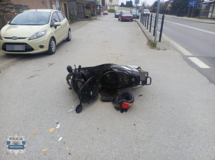 Karambol i zderzenie ze skuterem. Trzy osoby w szpitalach