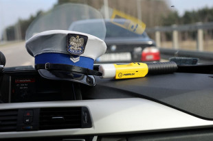 Afera w drogówce. Naczelnik pisał w środku nocy do podwładnej, że 