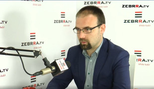 Na zdjęciu Mateusz Tyczyński. Program Kontrast Plus do obejrzenia codziennie, od poniedziałku do pią