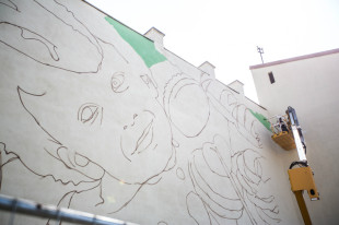 W centrum Radomia powstaje mural