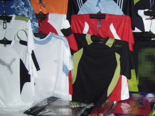 Podróbki w radomskiej hali handlowej