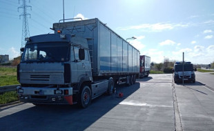 Wysłużona ciężarówka z negatywnym wynikiem kontroli ITD