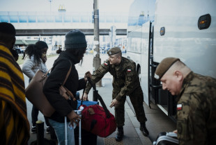Terytorialsi z Radomia wspierają uchodźców