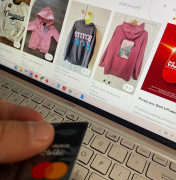 Radomianka miała zarobić przez internet 70 zł, straciła sto razy więcej