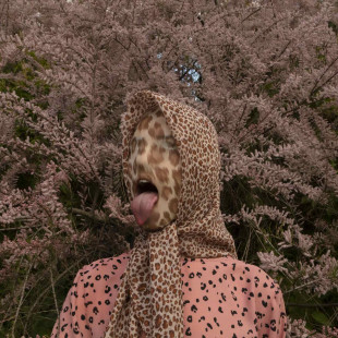 Maurycy Gomulicki, , Tamarix de Sauvage z serii Wild Life  2025, druk pigmentowy na papierze, 120 x 