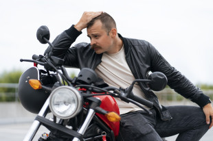 Zdjęcie poglądowe - nie warto wsiadać na motocykl po alkoholu