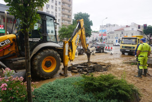 Awaria wodno - kanalizacyjna w centrum Radomia. Pracują służby