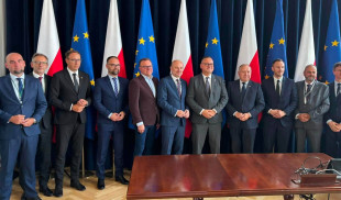 Samorządy 6 miast wspólnie walczą o połączenie kolejowe Radom - Ostrowiec Św. Spotkanie w ministerstwie