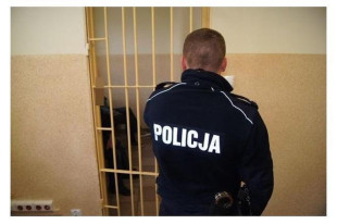 Nie pierwszy raz pobił swoją partnerkę, ale tym razem jeszcze ją poparzył!