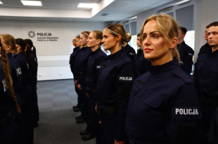 60 nowych policjantów złożyło przysięgę w Radomiu. Większość to kobiety [FOTO]