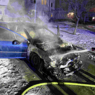 Nagły pożar samochodu w czasie jazdy na ulicy Rapackiego [FOTO]