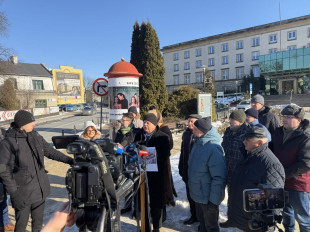 PiS żąda dymisji prezydenta Radomia za zorganizowanie potańcówki w klimacie PRL