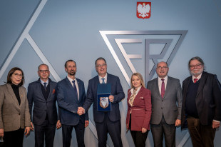 Ocena gotowości obronnej. Posłowie Parlamentu Europejskiego w Fabryce Broni 