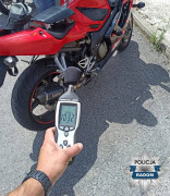 Ten motocykl był za głośny. Mandat dla kierowcy