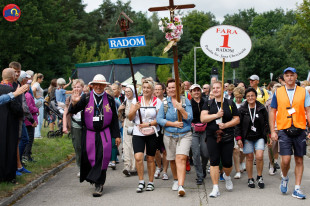 Pielgrzymi z Radomia w drodze na Jasną Górę