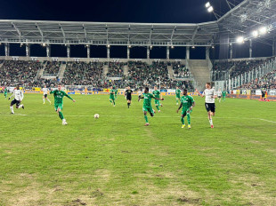 Radomiak - Legia 1:1. Mecz przyjaźni na trybunach, ale i na boisku. Nierównym boisku