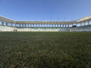 Tu zaszła zmiana! Nowa murawa na stadionie przy ulicy Struga 63 już ułożona. Za niecały tydzień pierwszy mecz [FOTO | WIDEO]