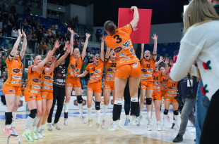 Piłkarki ręczne ELMAS-KPS APR reprezentują też Uniwersytet Radomski 