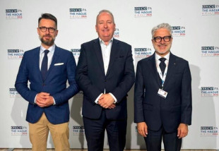 Radosław Fogiel z lewej strony został wiceprzewodniczącym ECR