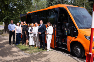 Nowy autobus szkolny w Garbatce - Letnisko