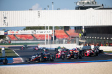 Aleksander Ruta punktuje w Formule 4 we Włoszech