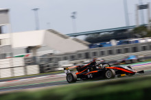 Aleksander Ruta punktuje w Formule 4 we Włoszech
