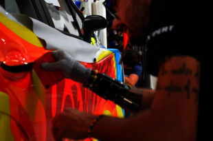 Jak nowoczesne folie samochodowe zmieniają personalizację i ochronę pojazdów?