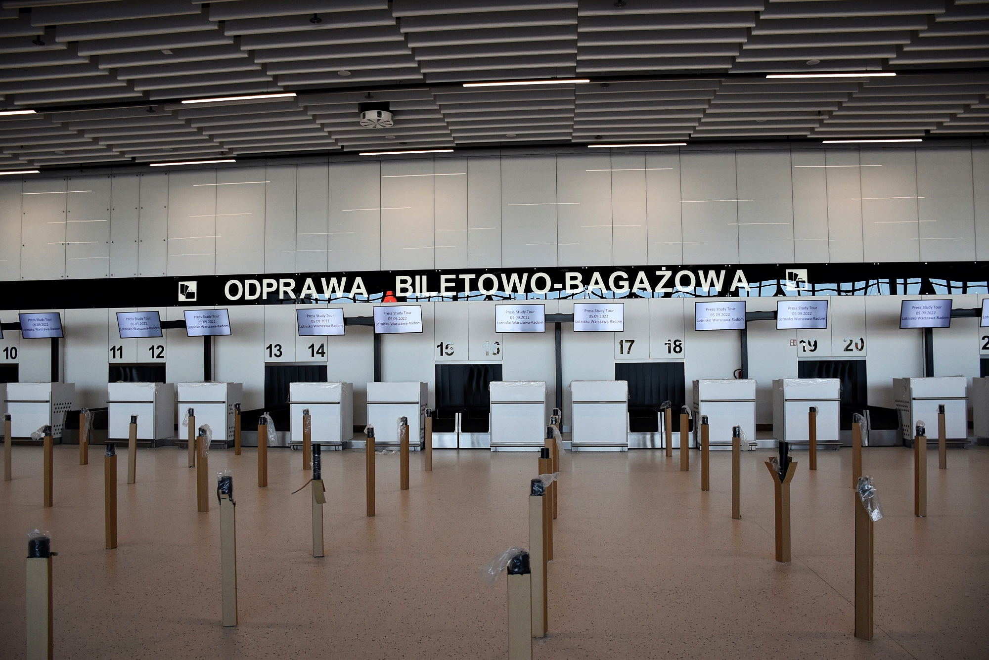 LOT. Pierwsze rejsy z Radomia 28 kwietnia. Znamy rozkład Wiadomości Radom Radom24.pl